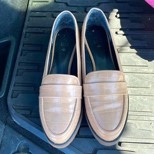 Call it spring shoes to sell